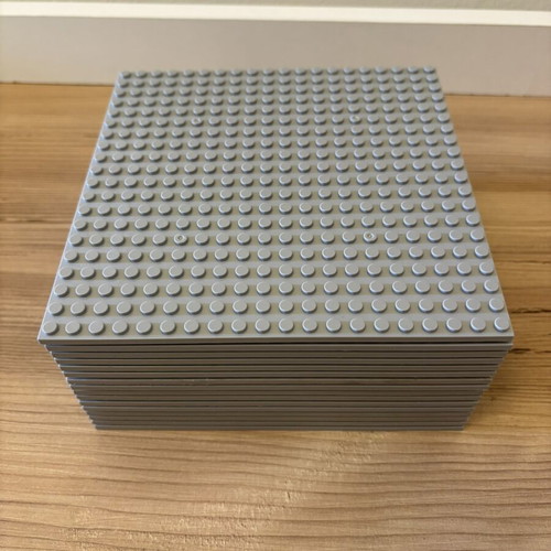 Base plates for figures and building blocks, pack of 16