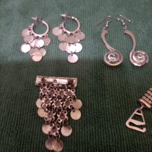 Stainless steel earrings, pin and straps like new, silver color