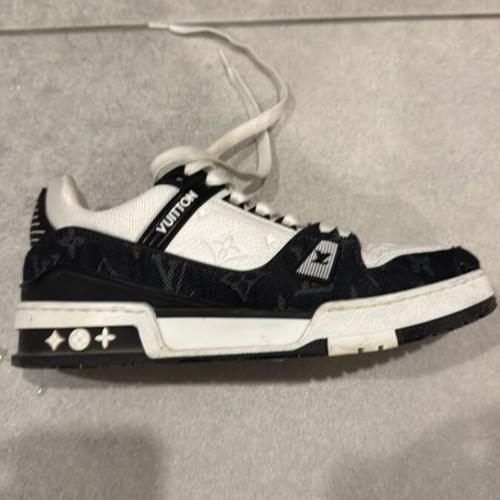 Louis Vuitton LV Trainer sneaker used, size 39, black and white