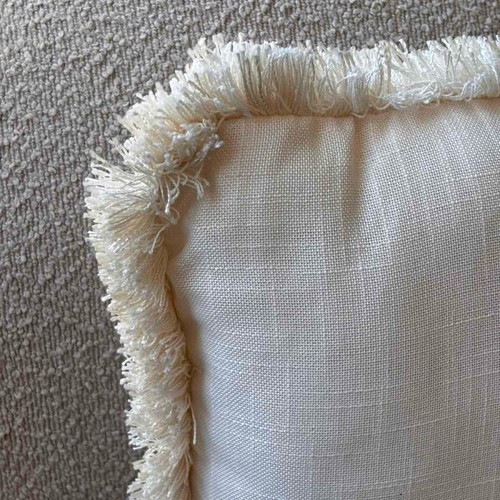 Decorative pillows used, white color, set of 3 pieces
