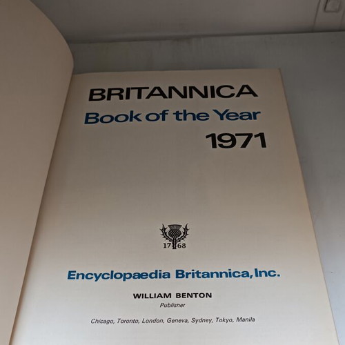 Britannica Book of the Year 1971, English