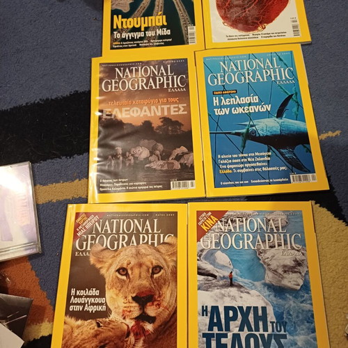 National Geographic magazines like new, 85 issues in custom leather cases