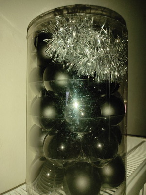 Christmas balls set of 26 black matte and glossy 6cm like new