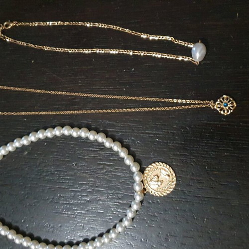 Faux bijoux necklaces like new, pack of 3 pieces