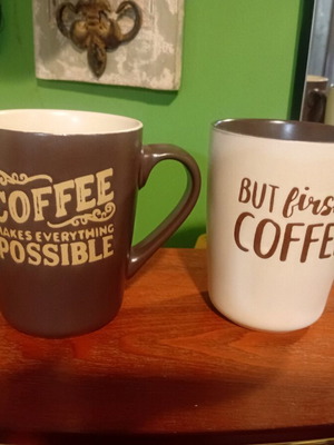Coffee mugs like new, pack of 2 large