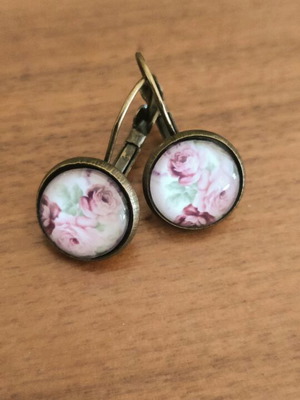 Vintage small earrings with bronze base and 12mm glass roses new