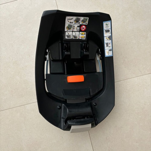 Cybex Aton 5 baby car seat with Isofix base