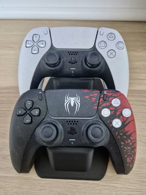 Βάση για PS5 DualSense Controller καινούργια, minimal design για 2 χειριστήρια