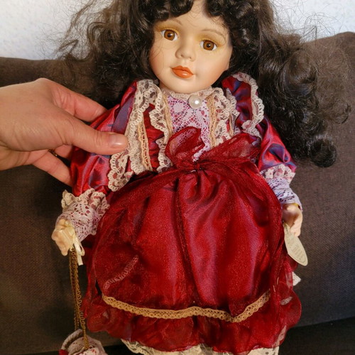 Leonardo Colection porcelain collector dolls like new