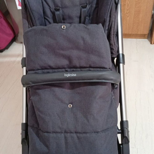 Inglesina Aptica stroller like new with footmuff and rain cover