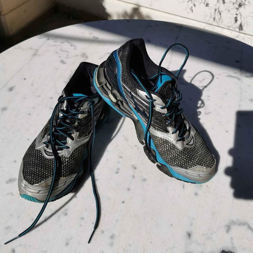 Mizuno Wave athletic shoes used, size 46, gray