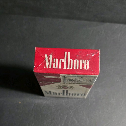 Marlboro Red pack sealed, collectible… - € 25,00