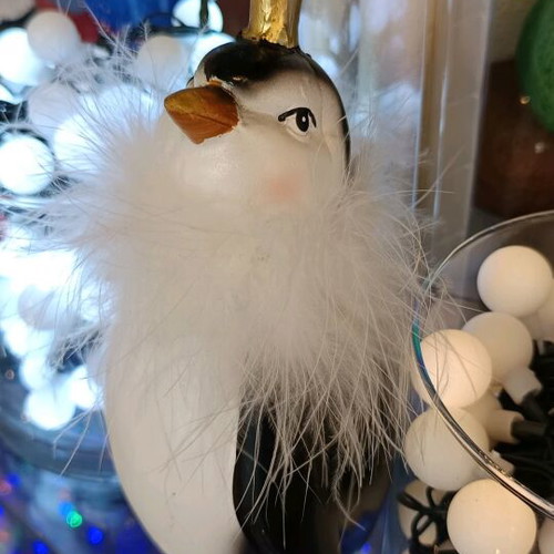 Polyresin penguin with golden crown, height 21cm, new