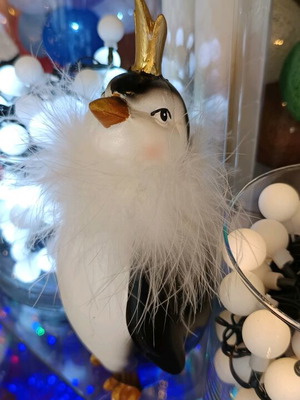 Polyresin penguin with golden crown, height 21cm, new