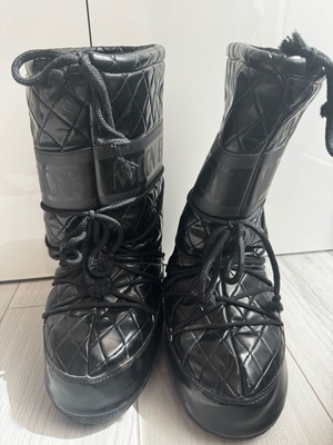 Moon boots φορεμένες μία φορά