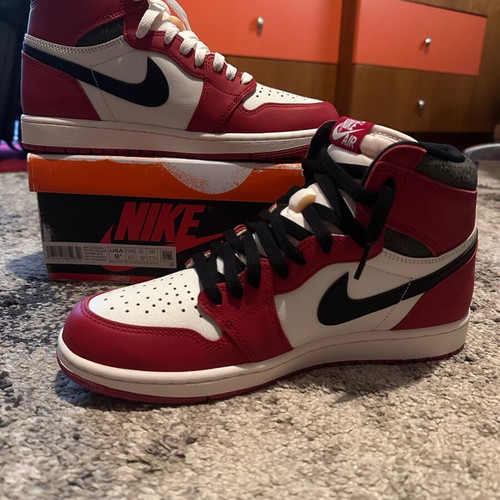 Air Jordan 1 Retro High OG Lost and Found Chicago sneakers size 43 new