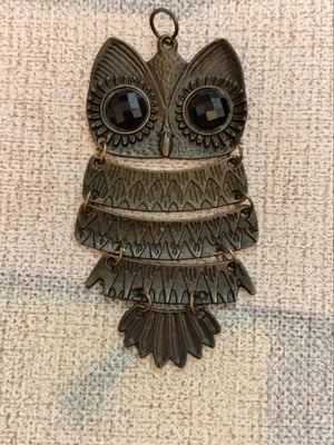 Vintage owl-shaped pendant necklace like new, bronze tone