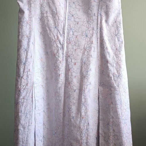 Maxi sleeveless dress like new, lilac with embroidery