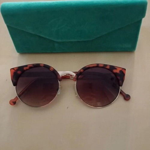 Tortoise sunglasses like new, brown, modern with classic design