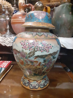 Chinese vase used with lid, in very good condition