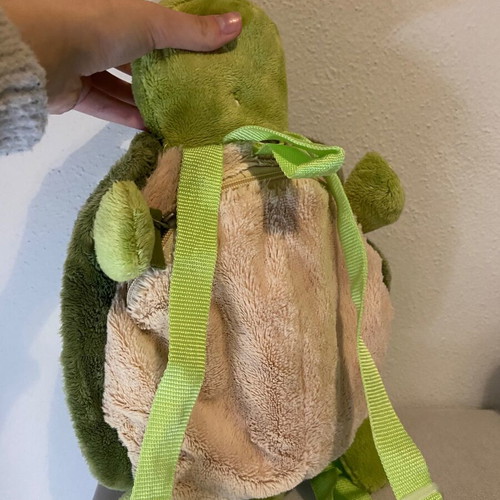 Carpisa backpack like new, green turtle design