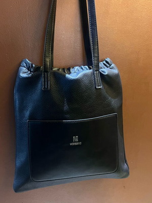 Τσάντα ώμου Tote Bag με μαύρες λεπτομέρειες σαν καινούργιο