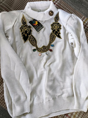 Women's vintage blouse new with design and beads on collar
