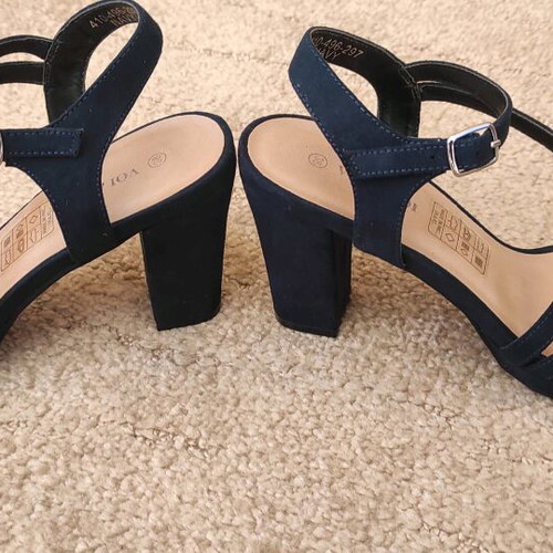 Offer €8! Blue sandal with platform