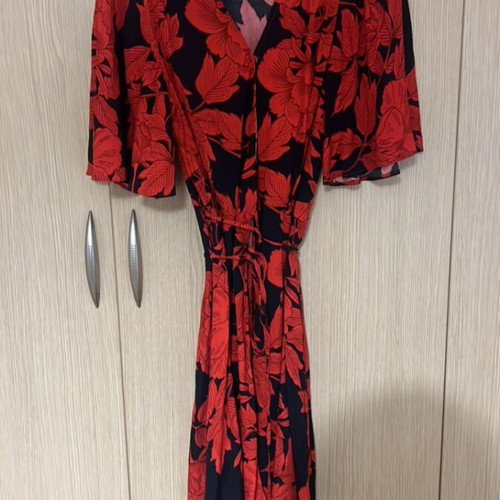 Wrap dress with pattern and belt like new, Mango, black and red
