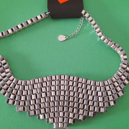 Necklace No66 new in excellent condition