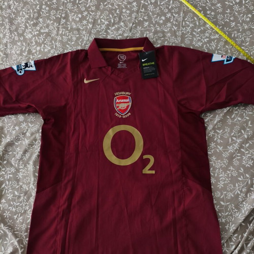 Henry Arsenal 05/06 football jersey, retro and modern