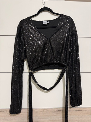 Sparkling top Princess Polly like new, black, size M