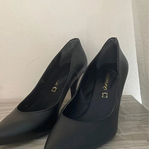 A To Z Greek leather low heel pumps black like new, size 38