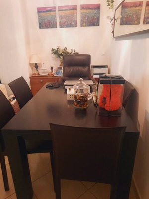 Bo Concept extendable dining table with 4 leather chairs used