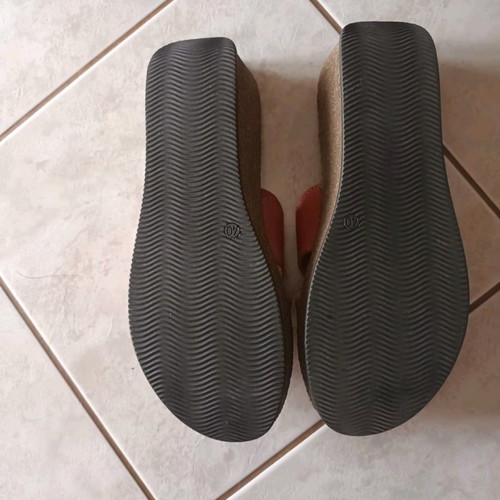 FILD platforms used, size 40, colorful, anatomic