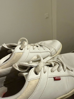 Levi’s men's athletic shoes used, size 44.5, white