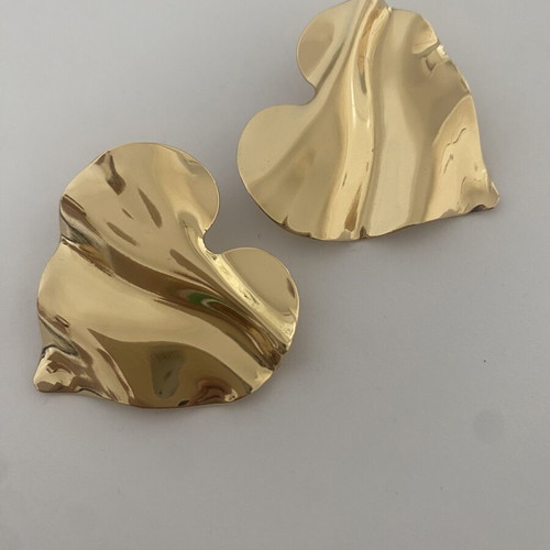Gold textured wave heart earrings like new