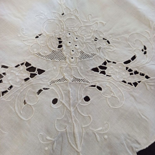 Vintage Handmade Cutwork Tablecloth white 117x117 cm like new