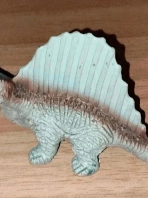 Dinosaur figure like new, 6 cm height