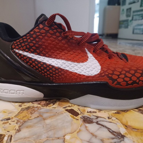 Nike Kobe Bryant basketball shoes like new, black and red, size 47.5