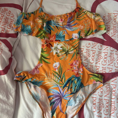 Girls' swimwear set used, 4 pieces with hat, age 8