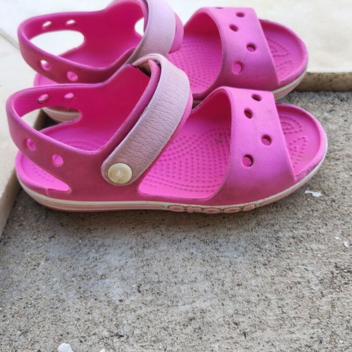 Crocs pink sandals for girls used, size 28-29
