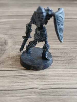 HeroQuest Skeleton Zenithal Primed miniature