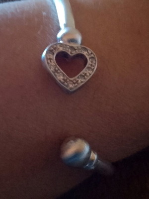 Βραχιόλι χειροπέδα ασημένιο 950 σαν καινούργιο με μοτίβο καρδιάς