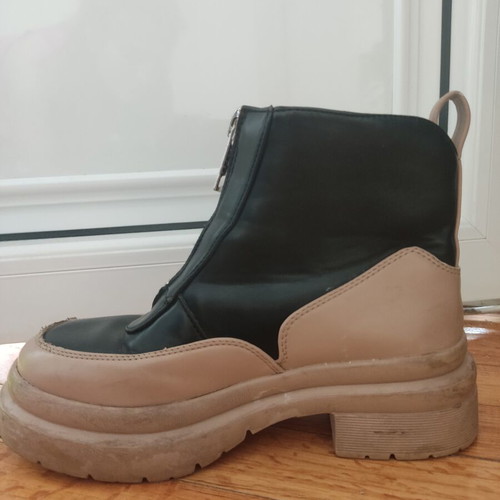 Low ankle boots with zipper, black and beige