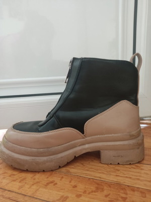 Low ankle boots with zipper, black and beige
