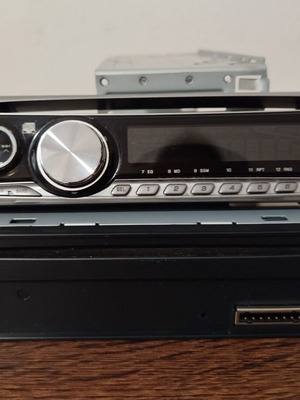 JVC KD-G421 αυτοκινήτου σαν καινούργιο με καλώδια και βάση