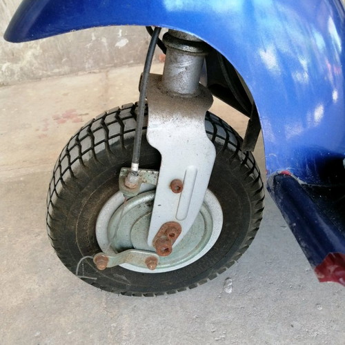 Electric three-wheeler used with two baskets and hill assist