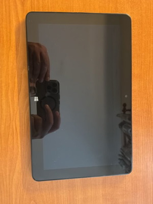Windows tablet με πίσω όψη carbon