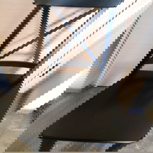 Μαύρη τραπεζαρία ΙΚΕΑ με 6 καρέκλες σαν καινούργιο